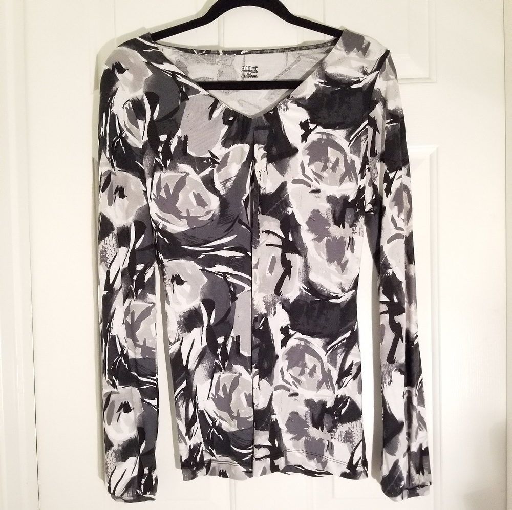 ⭐️3/$15⭐️ Black White Bishop Sleeve Size Medium
